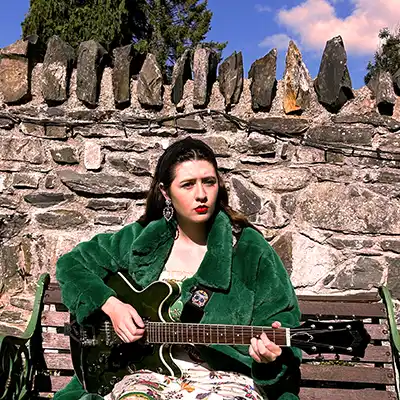 Calonnau'n dal i glymu